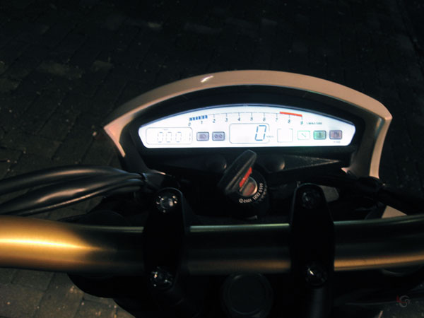 Dashbord of a motorcycle with 0 km on the clocks